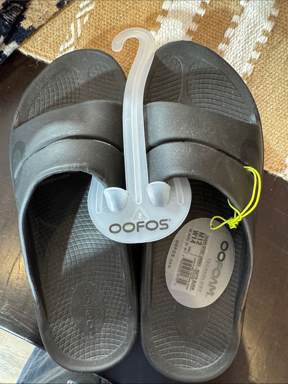 OOFOS Men’s Black Slip-On Recovery slide